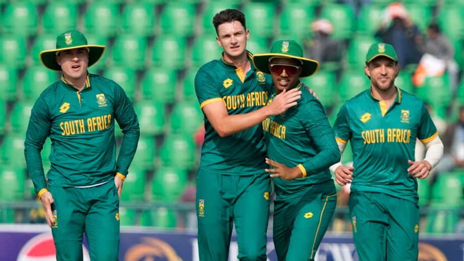 Zimbabwe Strike First! Eathan Bosch Makes Emotional T20I Debut as South Africa Fight Back i